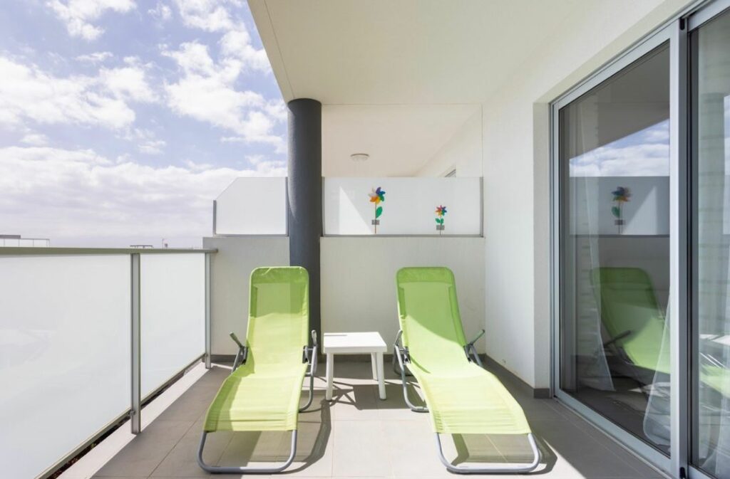Vienas guļamistabas bēniņi jaunajā kompleksā “Las Terrazas II“. www.tenerifemagic.lv