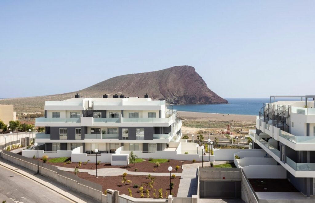 Vienas guļamistabas bēniņi jaunajā kompleksā “Las Terrazas II“. www.tenerifemagic.lv