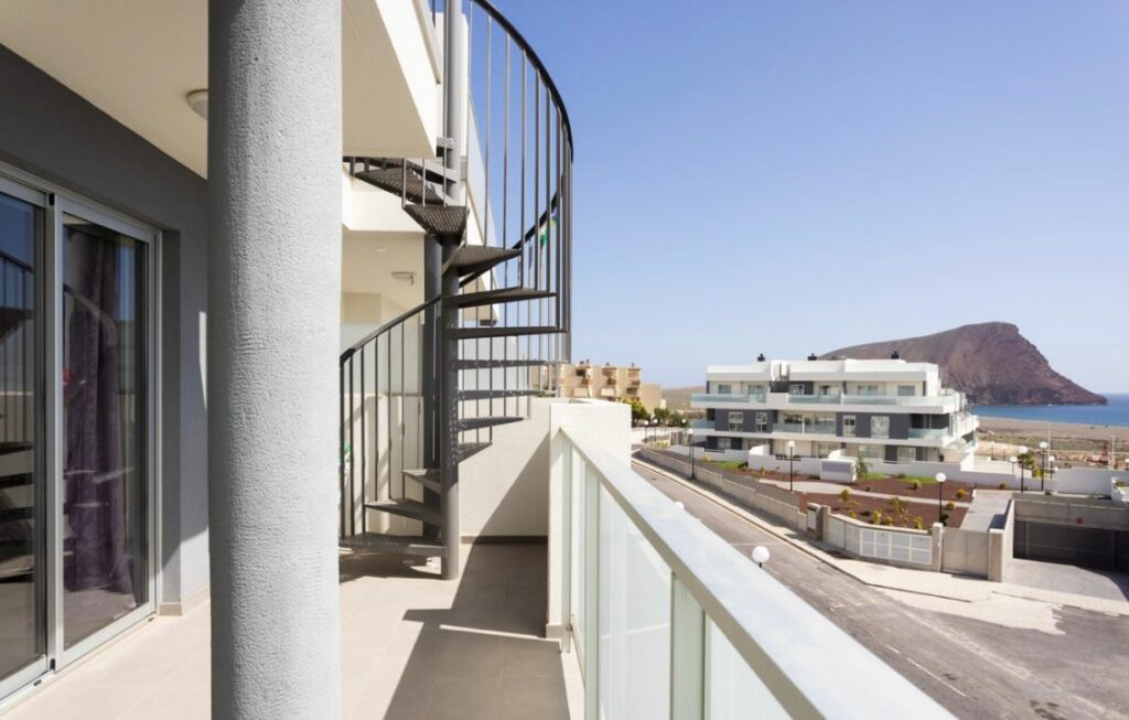Vienas guļamistabas bēniņi jaunajā kompleksā “Las Terrazas II“. www.tenerifemagic.lv