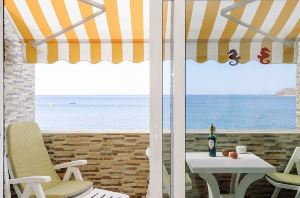 Viena guļamistaba “Picacho 2” apartamentos. https://tenerifemagic.lv