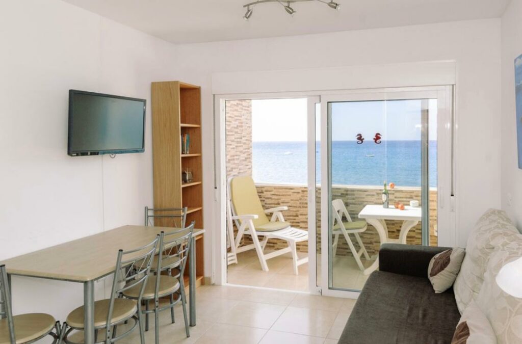 Viena guļamistaba “Picacho 2” apartamentos. https://tenerifemagic.lv