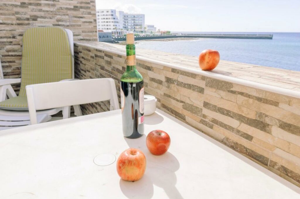 Viena guļamistaba “Picacho 2” apartamentos. https://tenerifemagic.lv