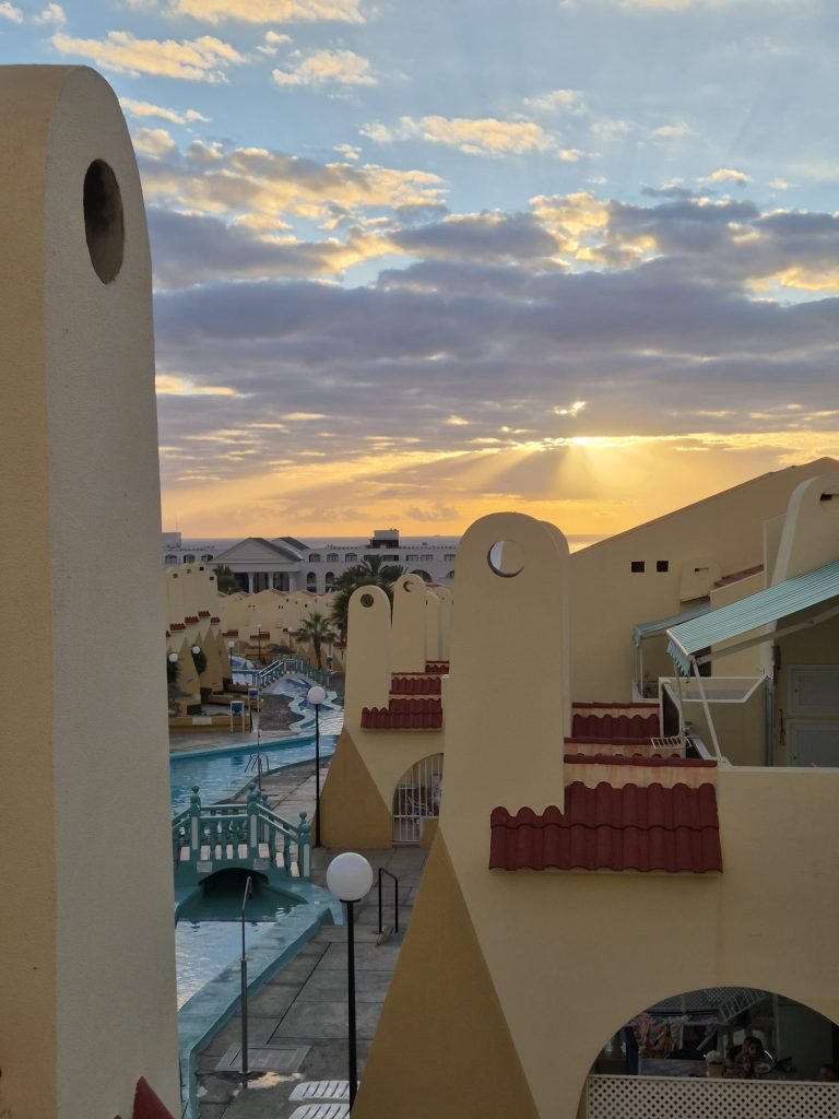 Studio tipa apartamenti diviem. https://tenerifemagic.lv
