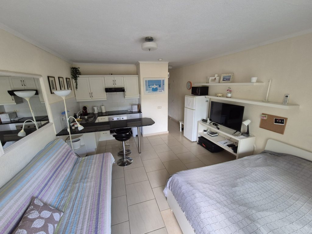 Studio tipa apartamenti diviem. https://tenerifemagic.lv
