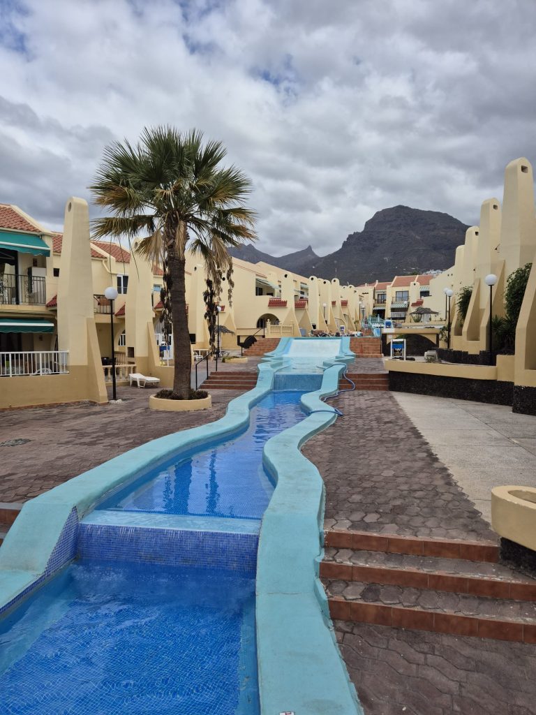 Studio tipa apartamenti diviem. https://tenerifemagic.lv