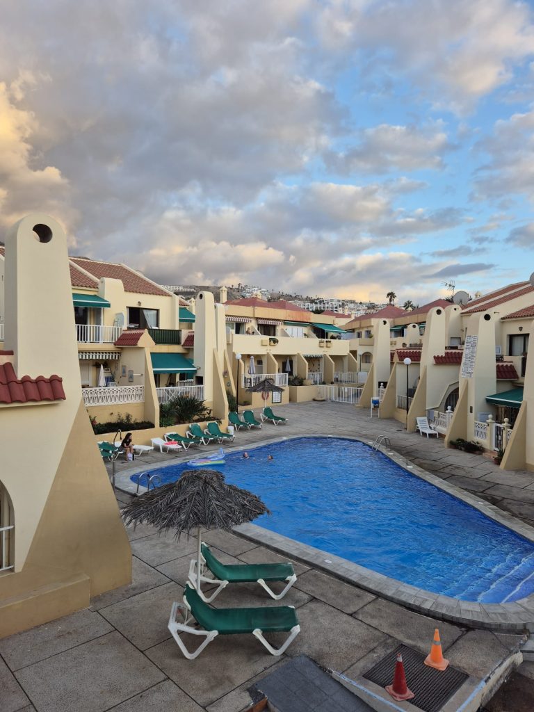 Studio tipa apartamenti diviem. https://tenerifemagic.lv