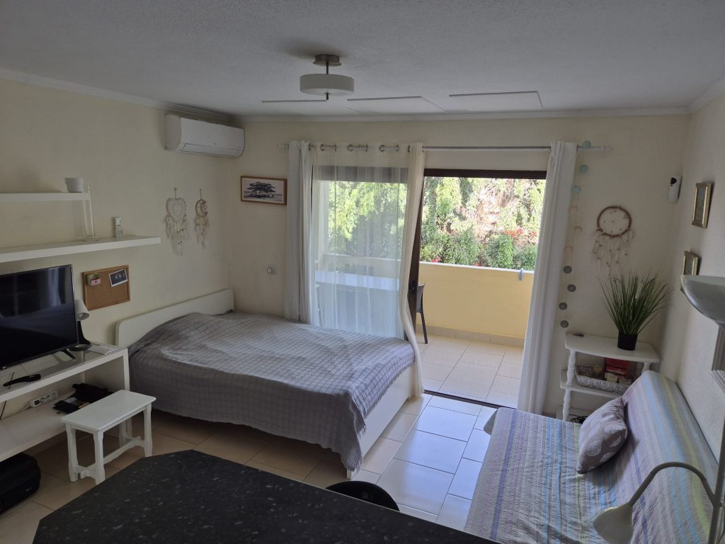 Studio tipa apartamenti diviem. https://tenerifemagic.lv