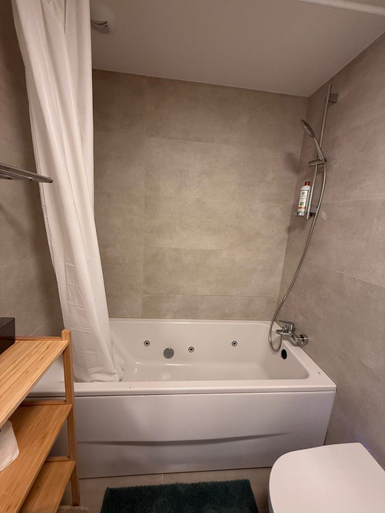 Plašs apartaments ar divām guļamistabām. https://tenerifemagic.lv